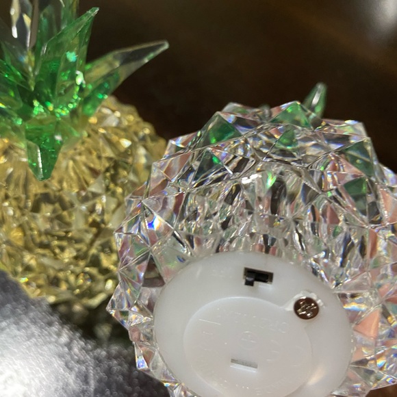 Decor - Picture 3 of 6